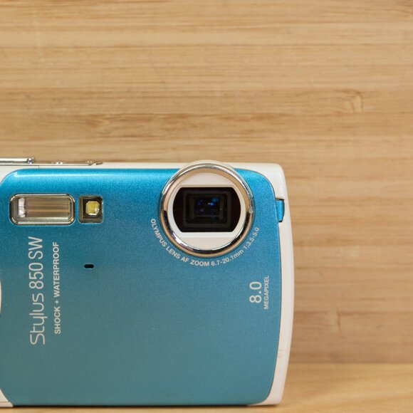 Olympus Stylus 850SW / 8MP Digital Camera / 3x Optical Zoom / Blue - Picture 5 of 10